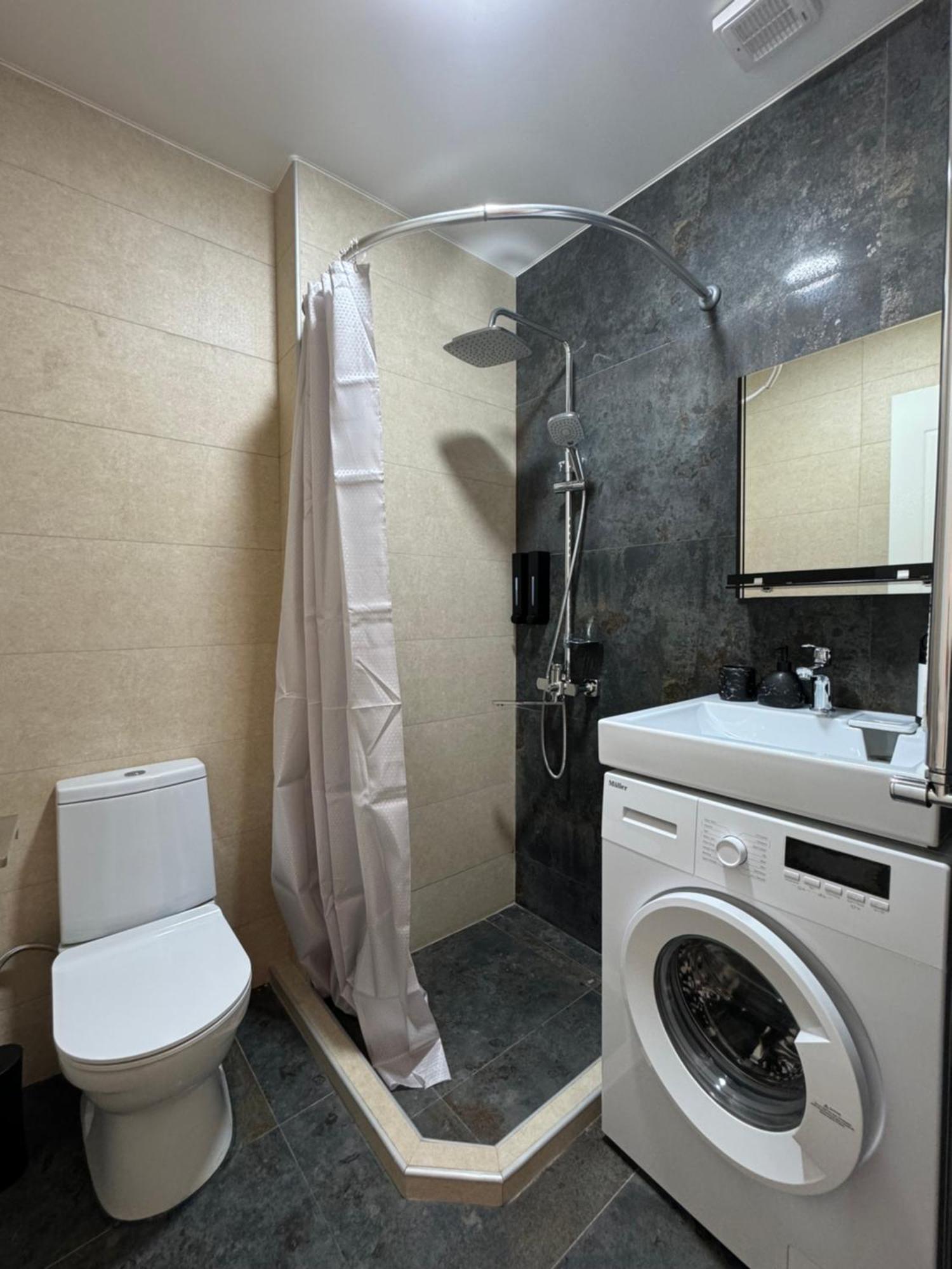 Brothers Apartments With Terrace In Old Tbilisi Luaran gambar