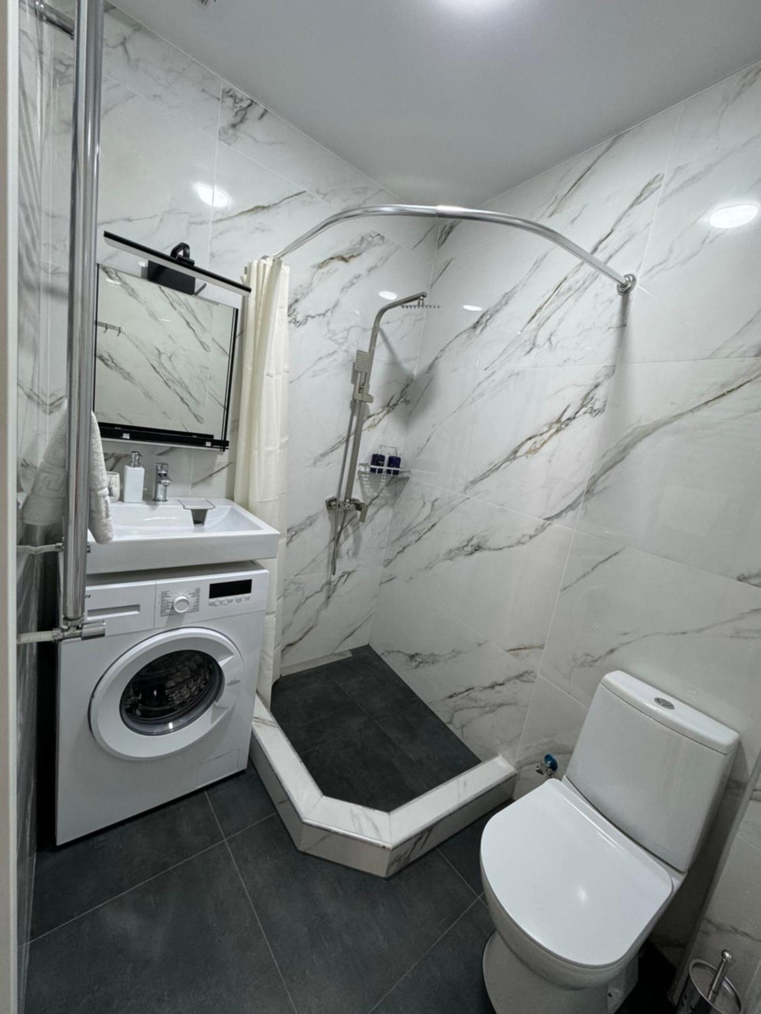 Brothers Apartments With Terrace In Old Tbilisi Bilik gambar