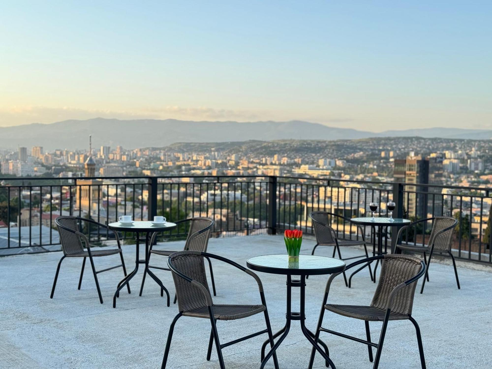 Brothers Apartments With Terrace In Old Tbilisi Luaran gambar