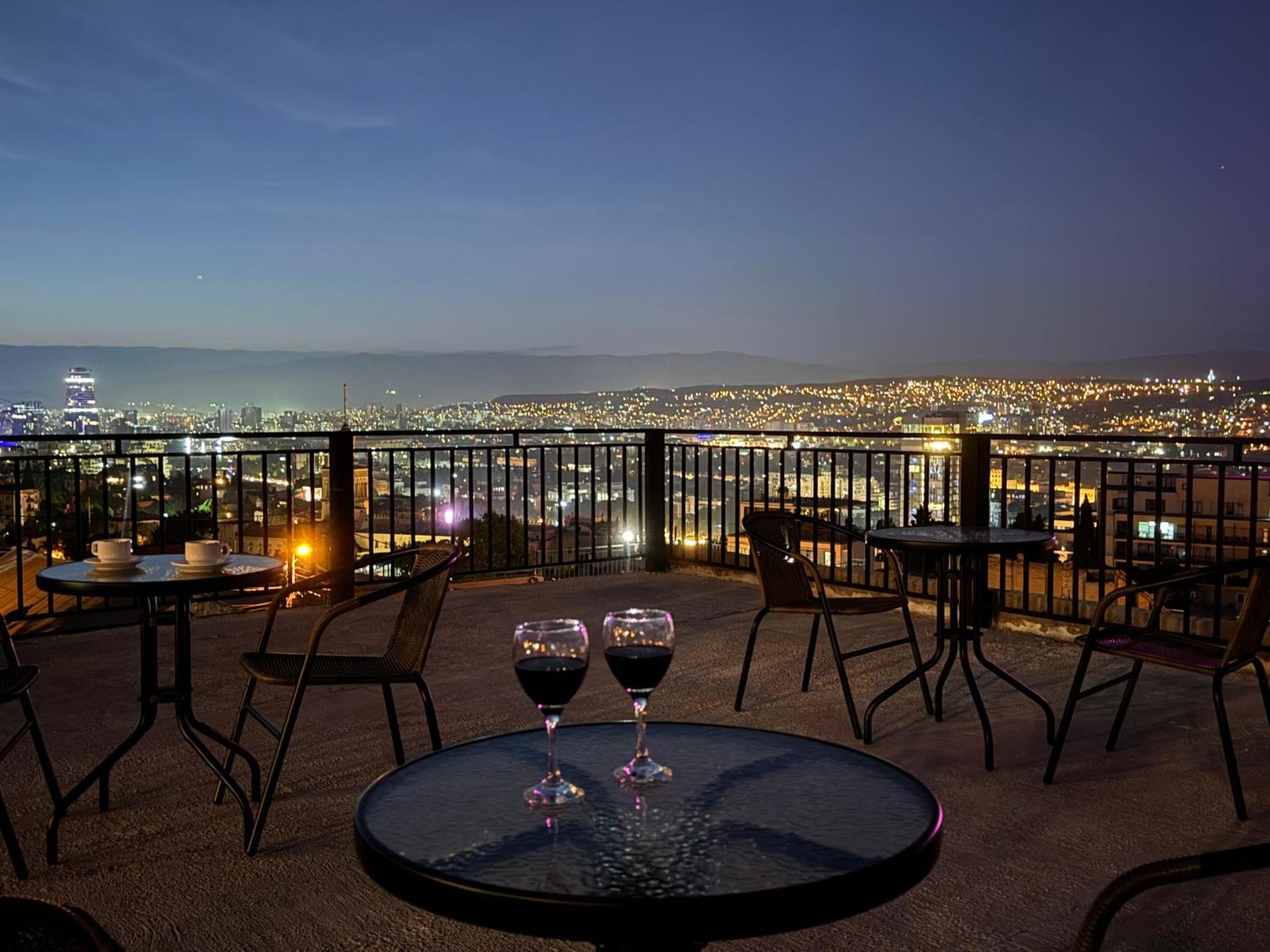 Brothers Apartments With Terrace In Old Tbilisi Luaran gambar