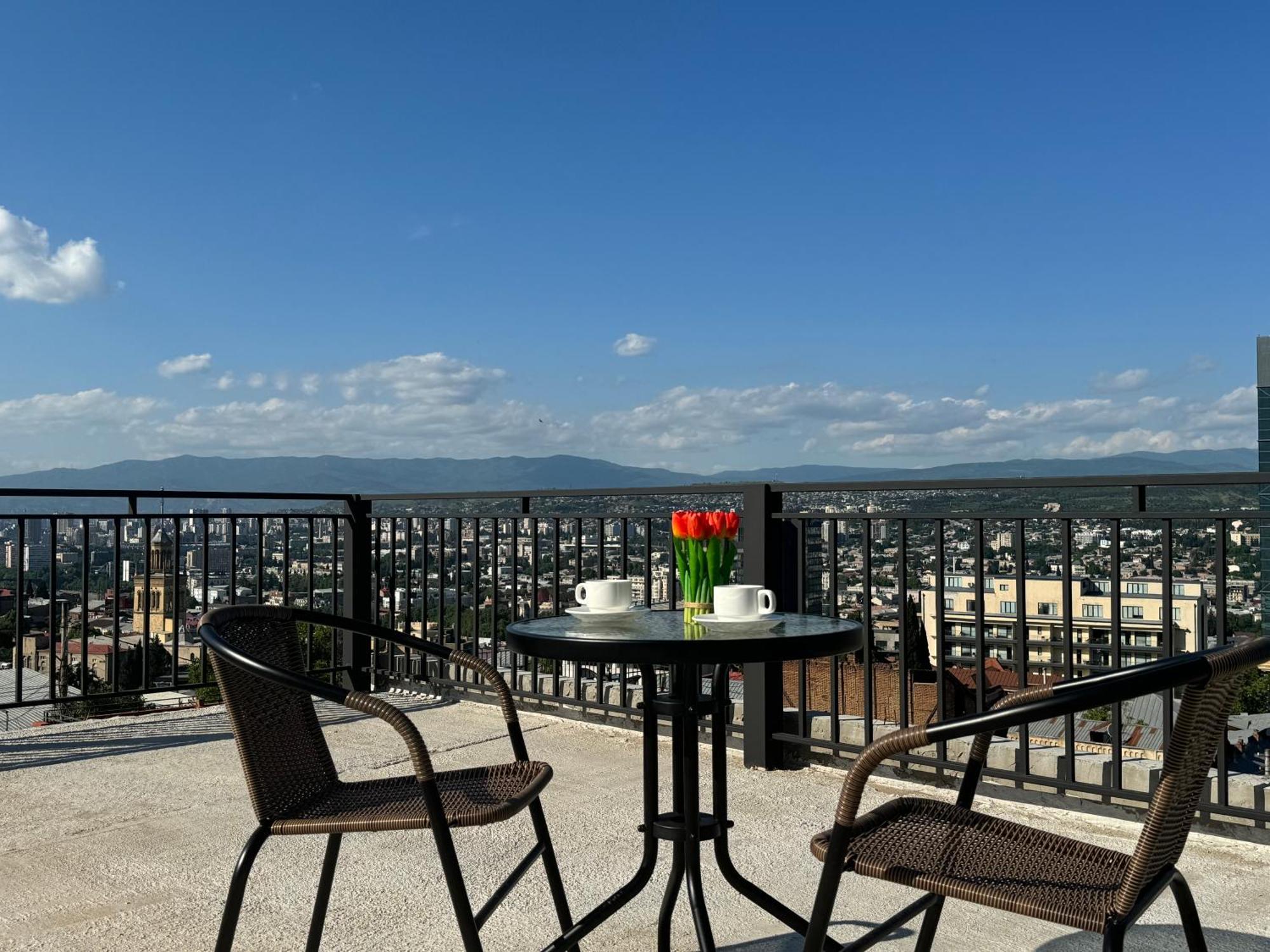 Brothers Apartments With Terrace In Old Tbilisi Luaran gambar