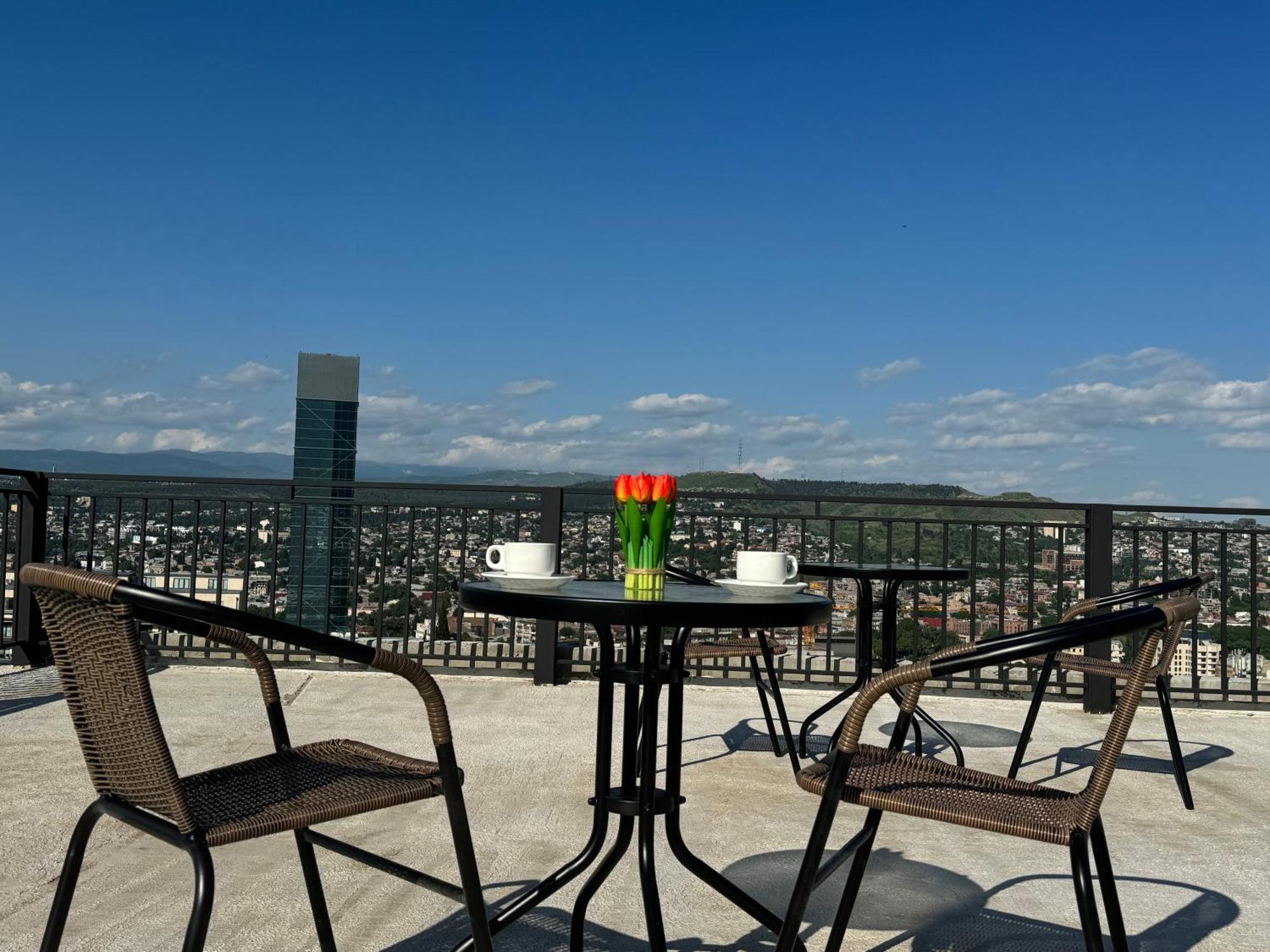 Brothers Apartments With Terrace In Old Tbilisi Luaran gambar
